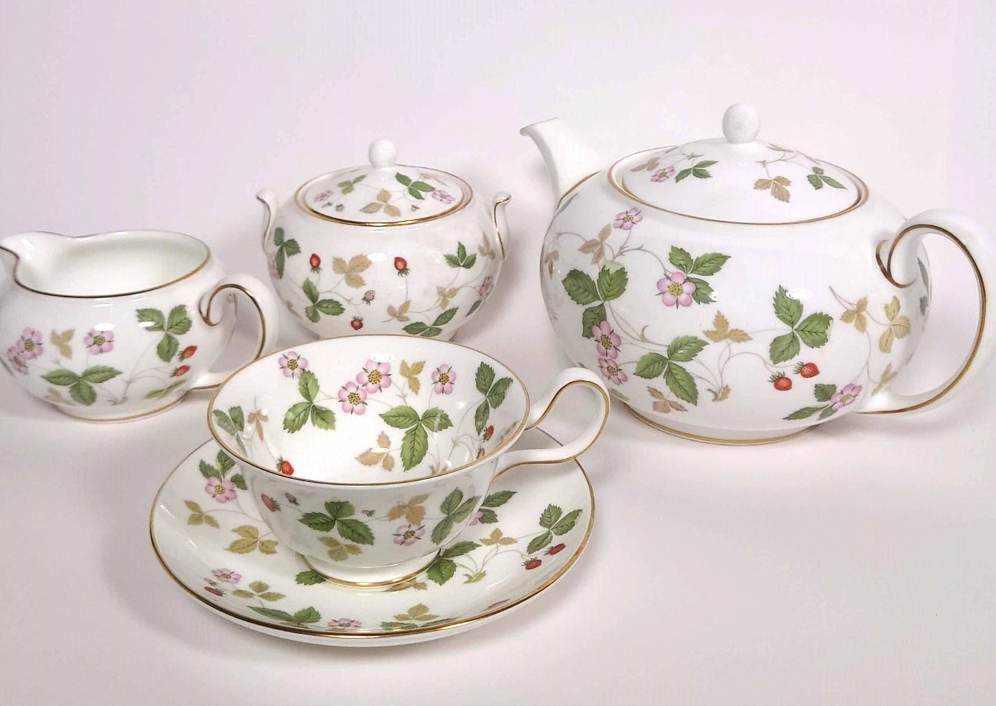 WEDGWOOD WILD STRAWBERRY ティーセット 【1点限り】