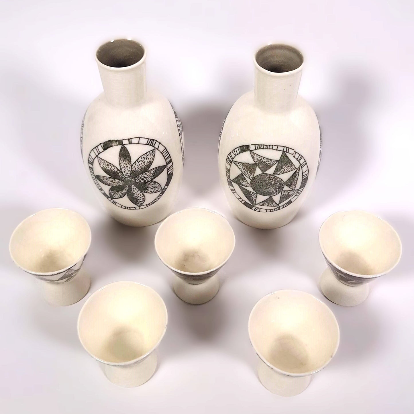 Kutani-ware Chizankiln Picasso-style vessel-set　of　sake　[Last1]