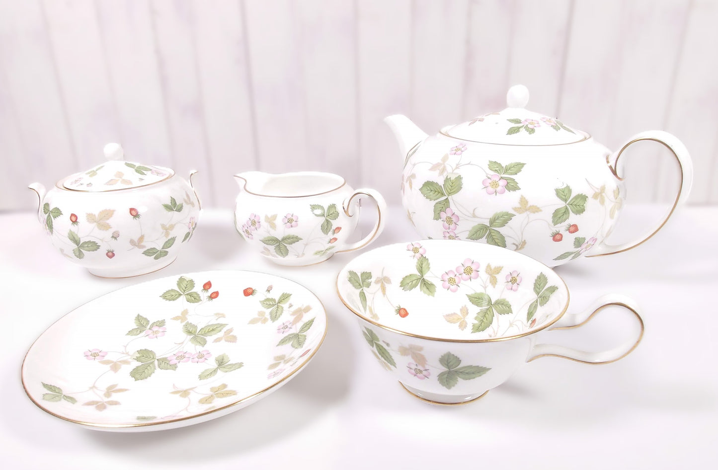 WEDGWOOD WILD STRAWBERRY ティーセット 【1点限り】