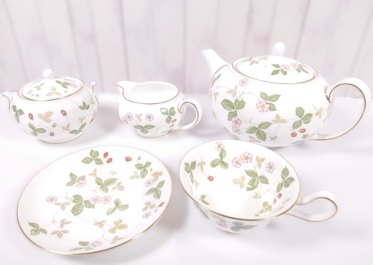 WEDGWOOD WILD STRAWBERRY ティーセット 【1点限り】