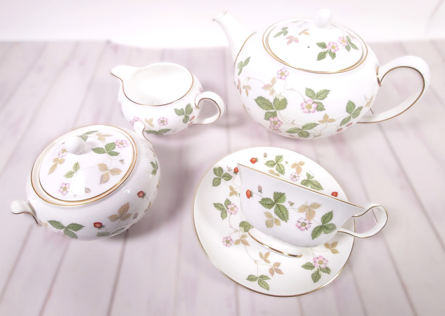 WEDGWOOD WILD STRAWBERRY ティーセット 【1点限り】