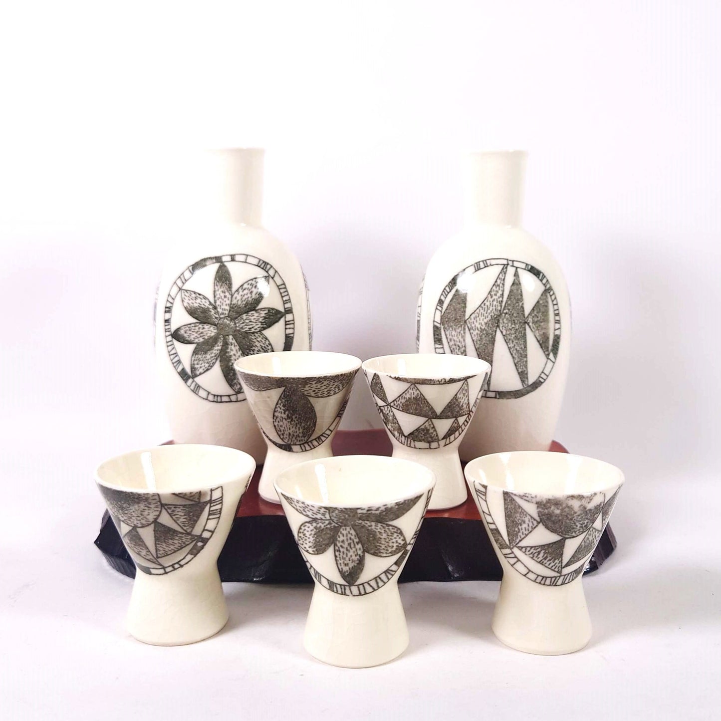 Kutani-ware Chizankiln Picasso-style vessel-set　of　sake　[Last1]