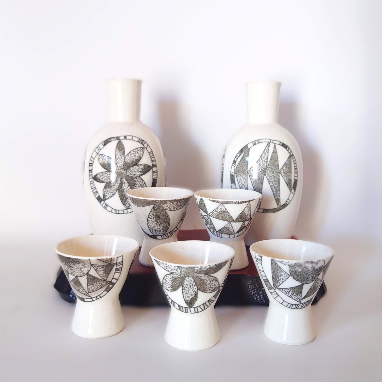 Kutani-ware Chizankiln Picasso-style vessel-set　of　sake　[Last1]