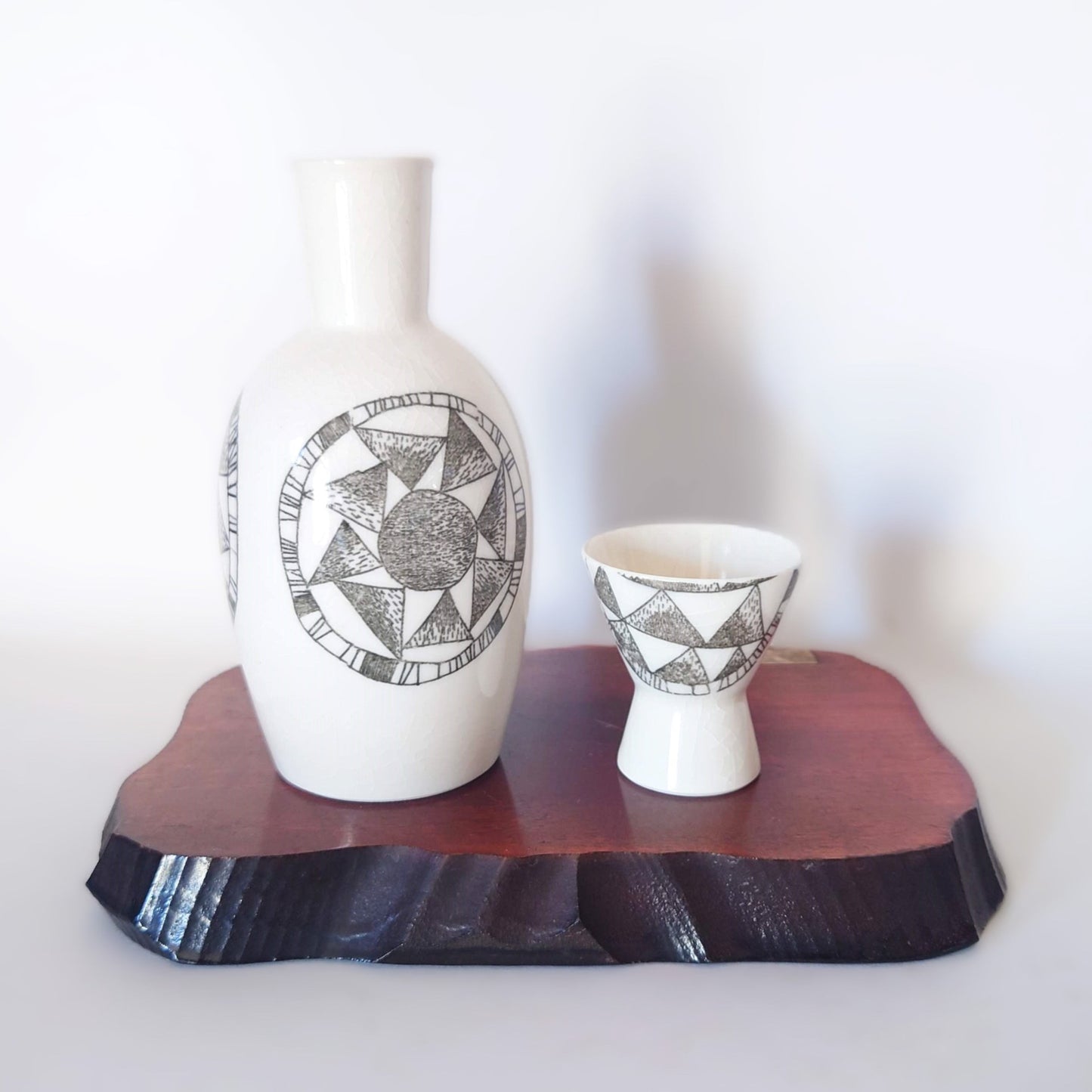 Kutani-ware Chizankiln Picasso-style vessel-set　of　sake　[Last1]